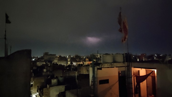Thunderstorm over the roof.....☺️☺️