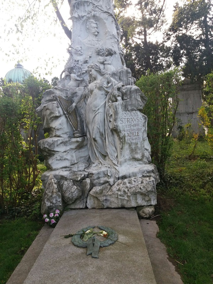 straus vienna central cemetery