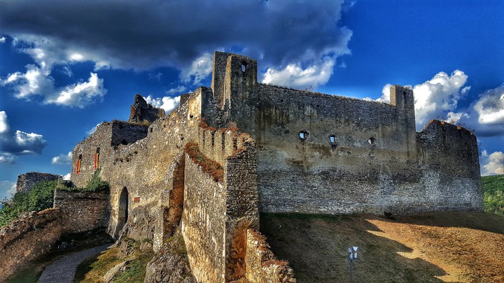 CaStLe