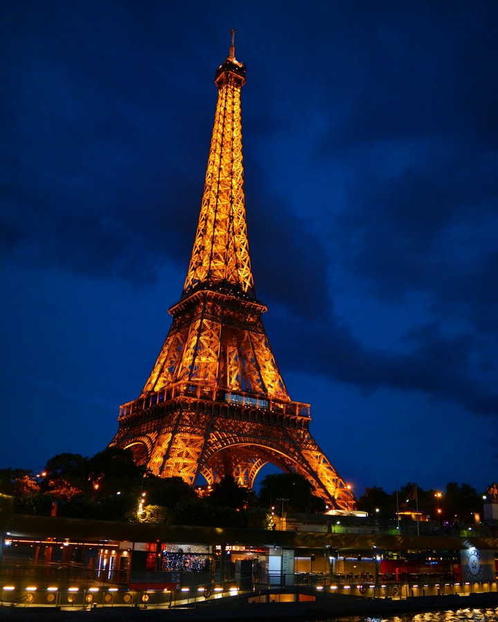 eifel tower at night