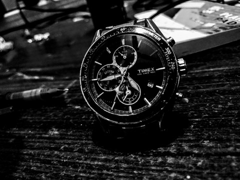 Ticking away the moments that make up the dull day..