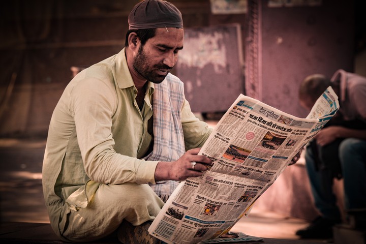 Reading_Newspaper