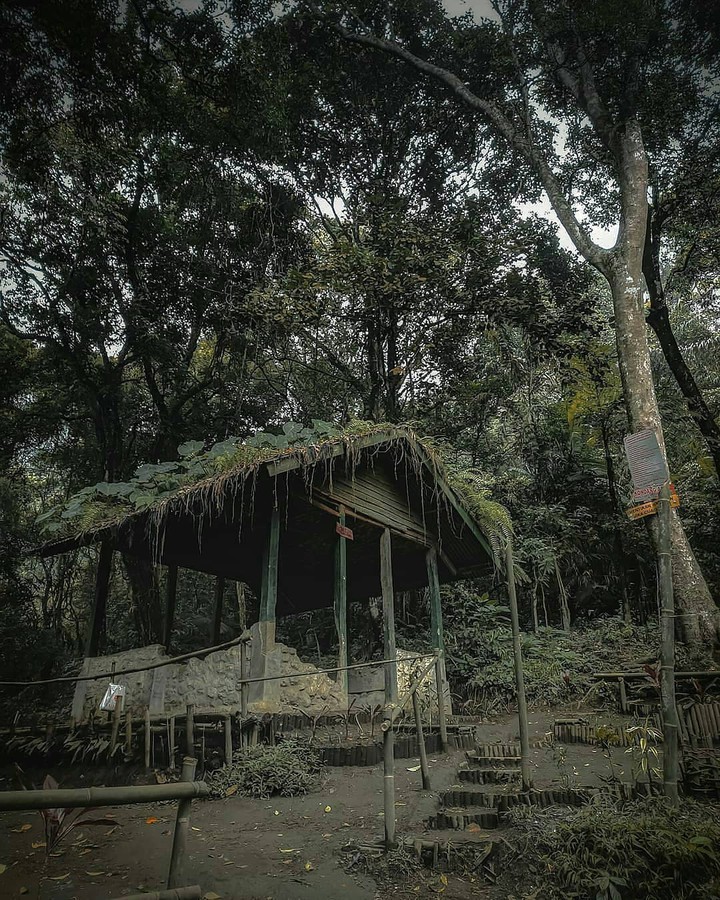 The house in the earth
