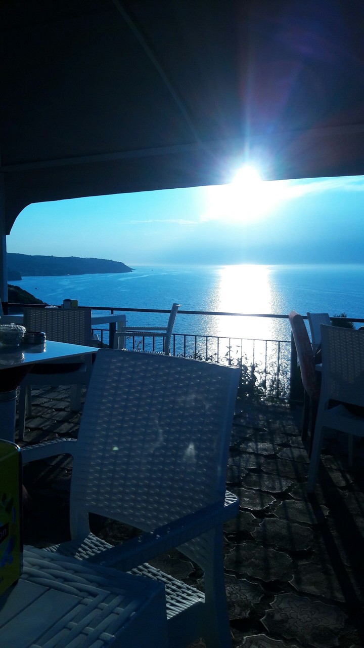 Sunset at a càfe