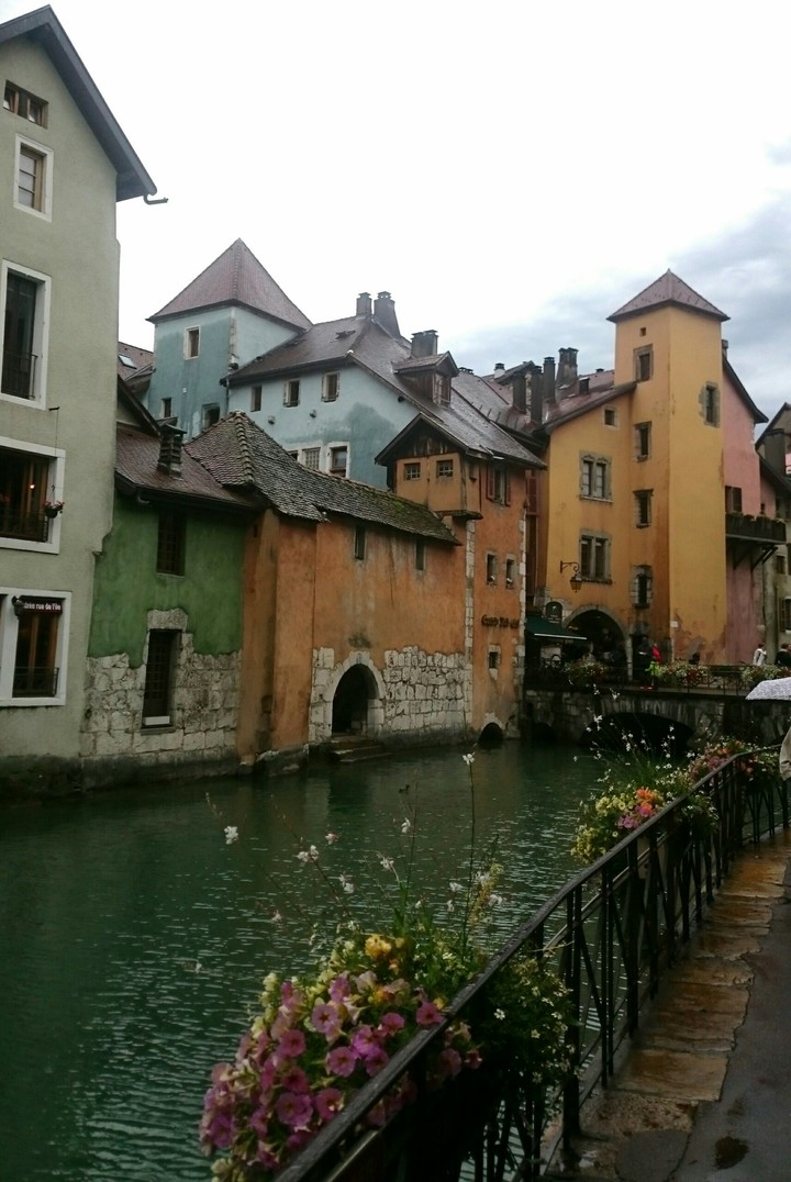 ANNECY ARCHITECTURE