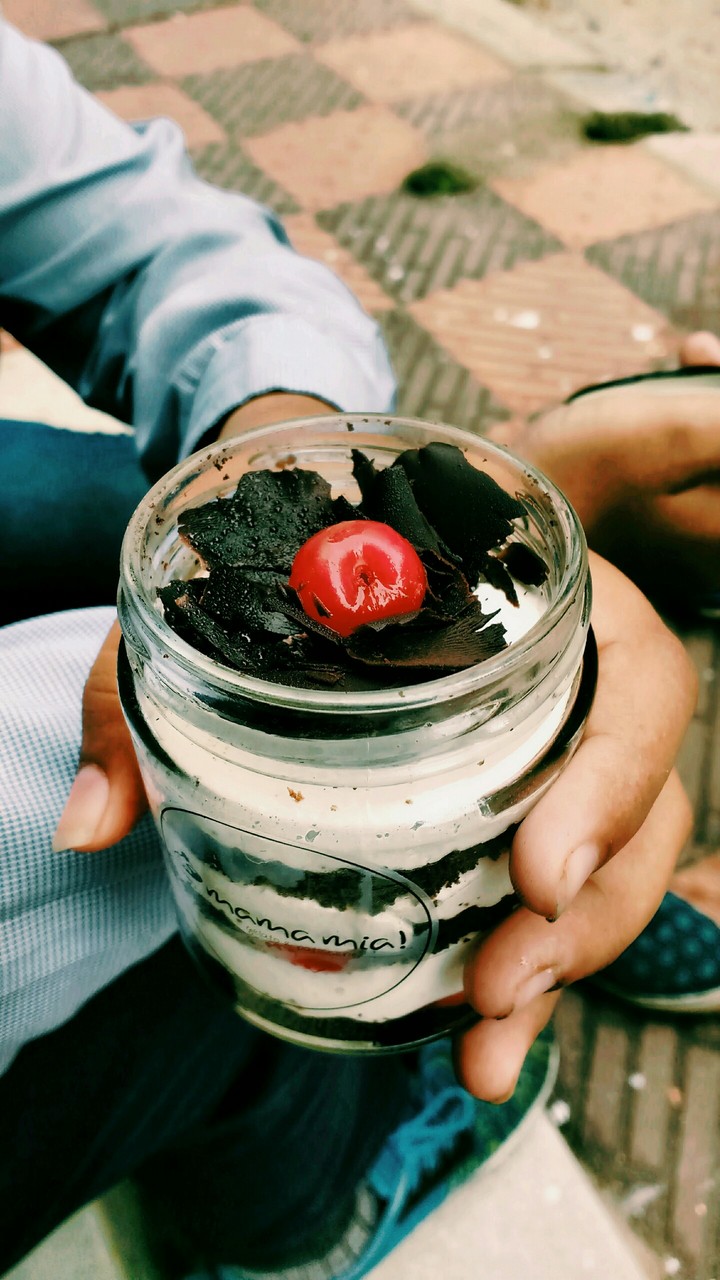 chocolate brownie with vanilla cream mousse