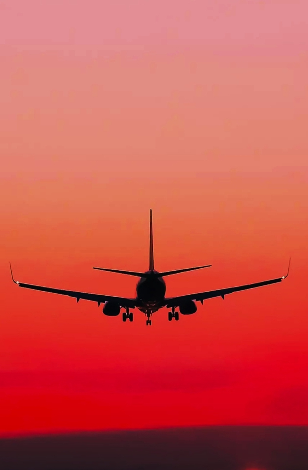 Pesawat  take off di sore hari