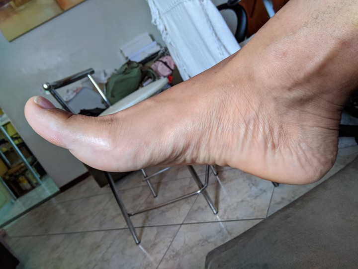 feet curves