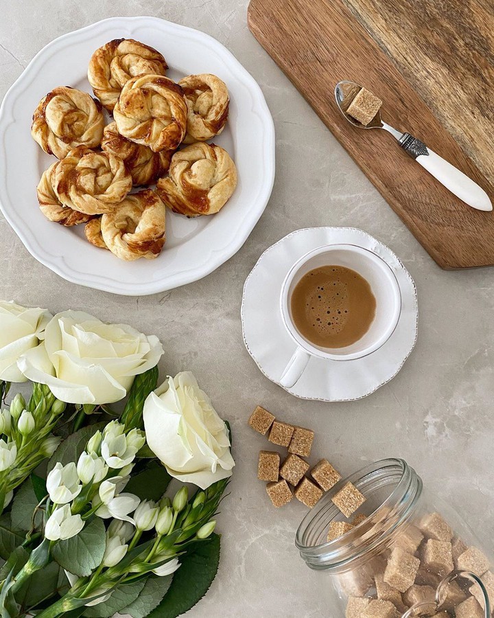 buns. coffee