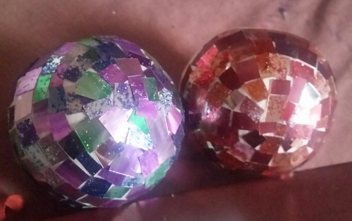 Lightweight glitterballs