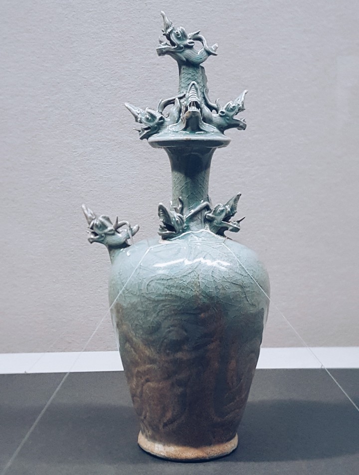 Goryeo celadon ware with dragon