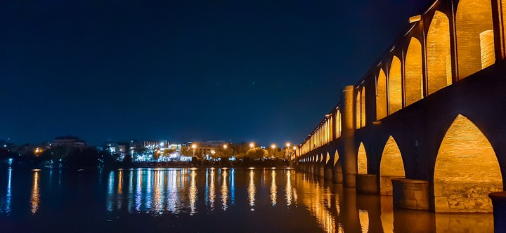 Si-o-se pol bridge at night