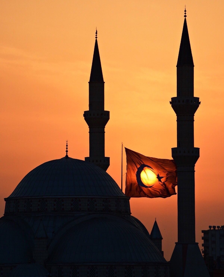 cami ve bayrak