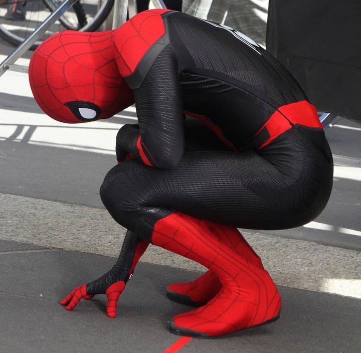 spiderman black-red suit