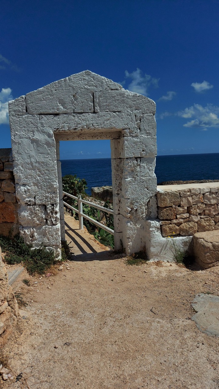heaven's door in polignano