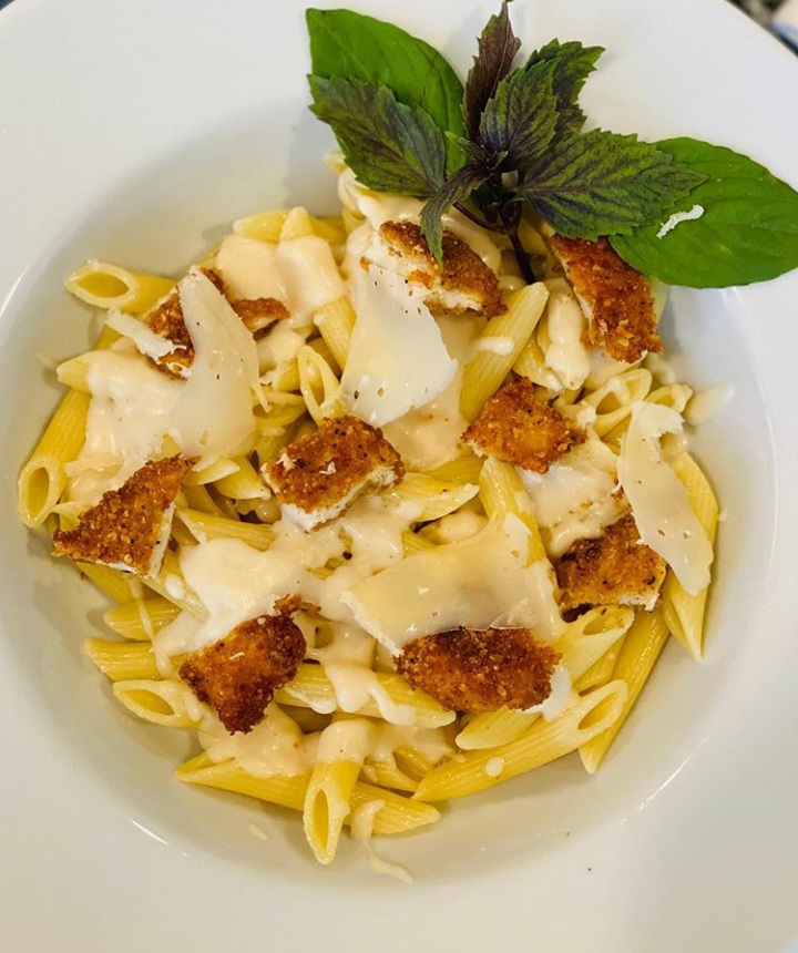 Alfredo penne with schnitzel