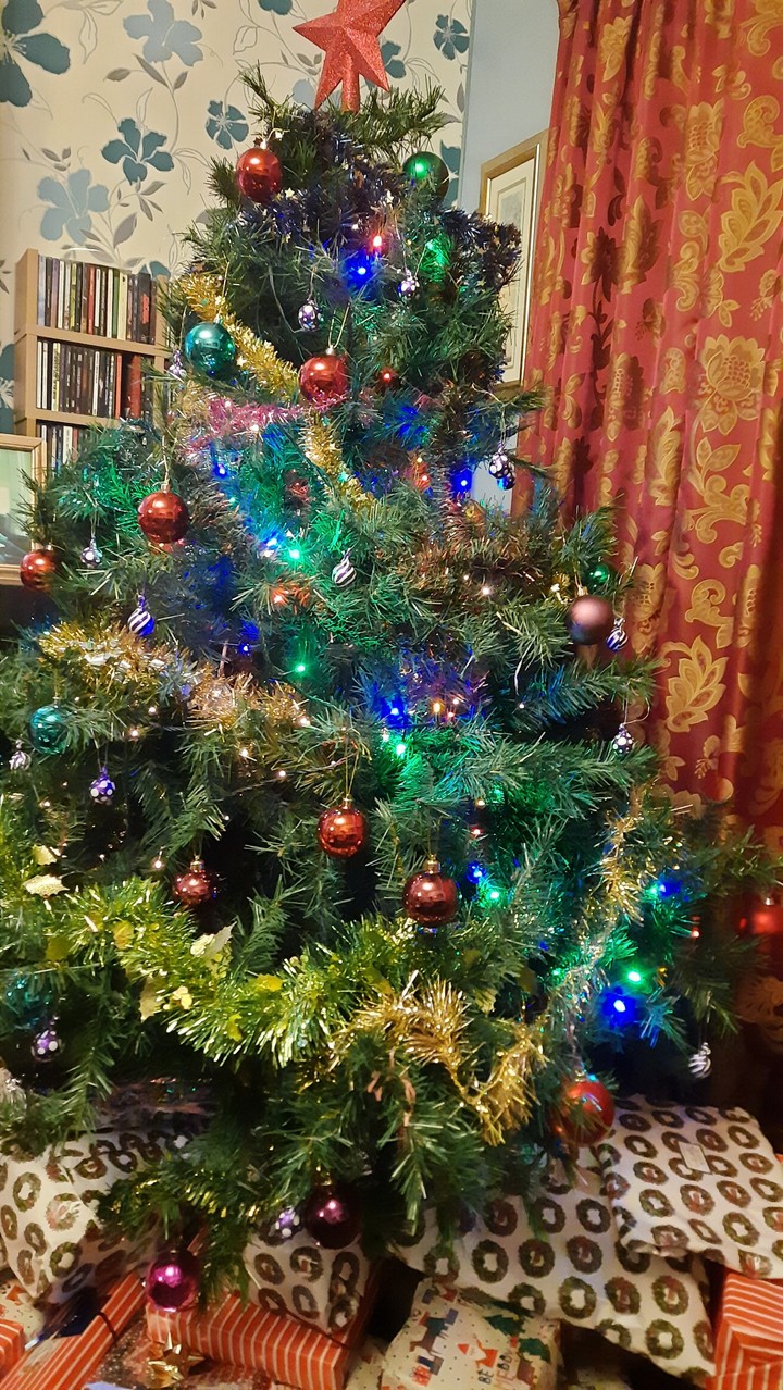 Xmas tree and presents