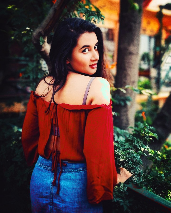 Cute Beautiful hot girl Pictures