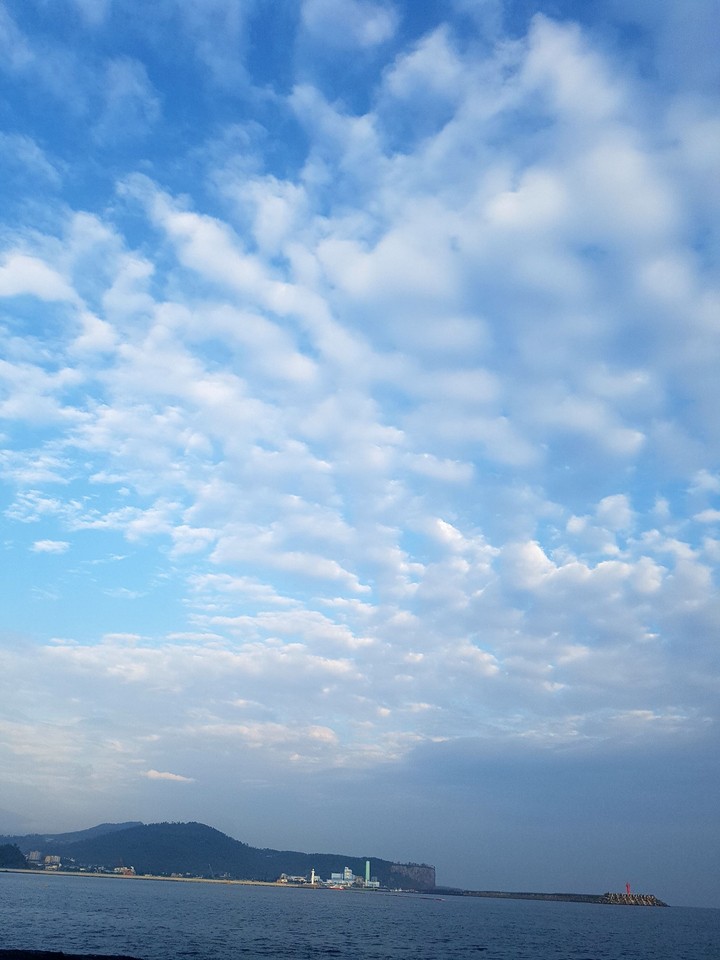 제주도 용머리해안 구름(구름이 볼만함)