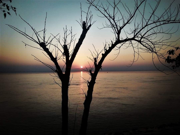 River side Sun sets
