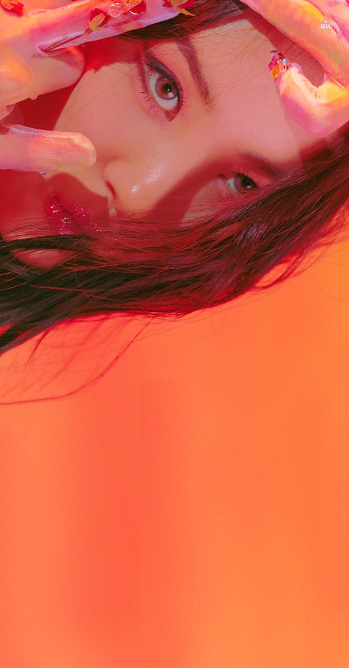 Korean singer Sunmi's tail album
