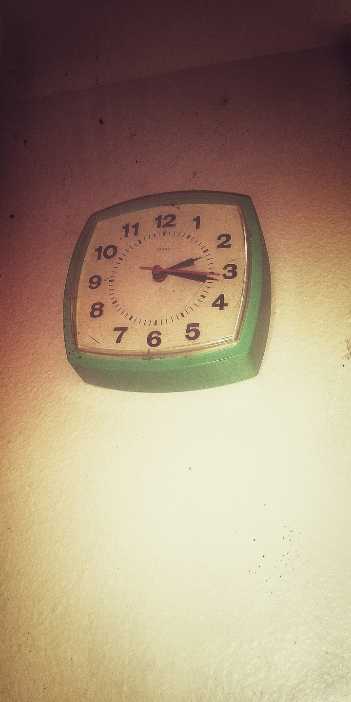 · v i n t a g e   c l o c k ·