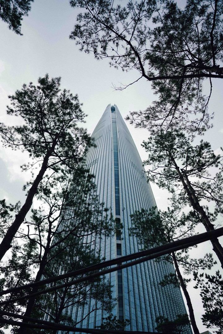 towering