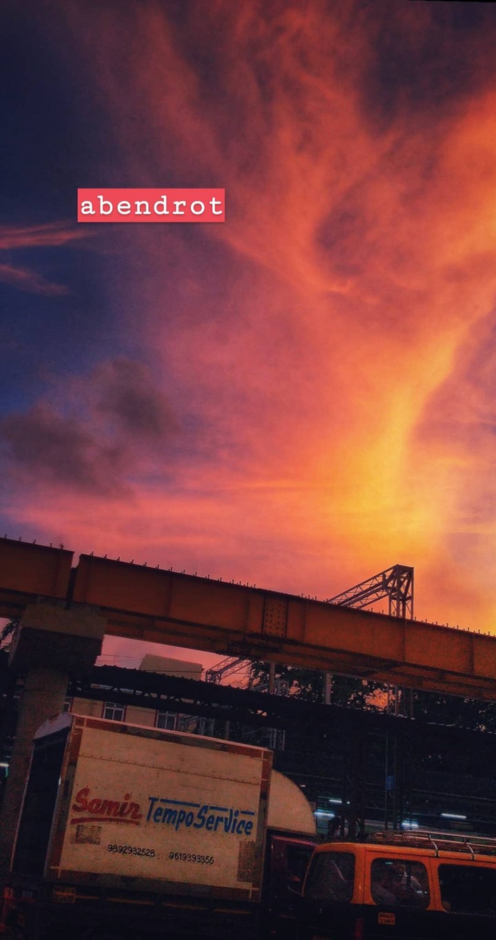 abendrot: (n) color of the sky while sun is setting.