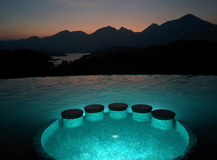 infinity pool waynad