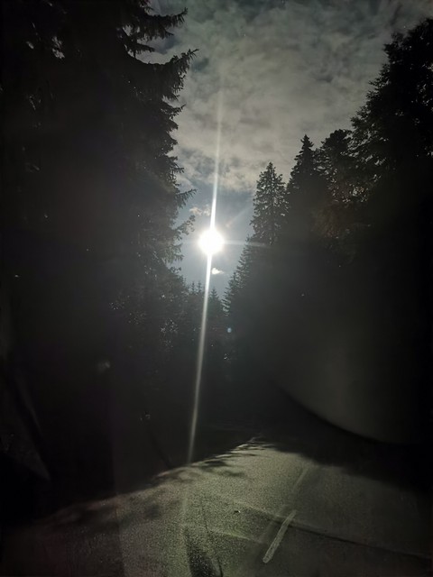 Un soir, sur une route