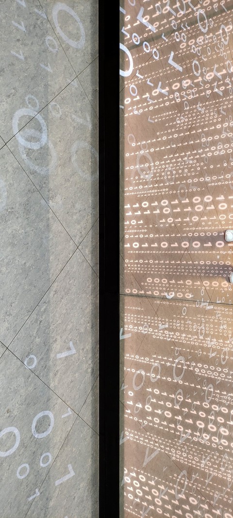 Flooring, font achtergronden
