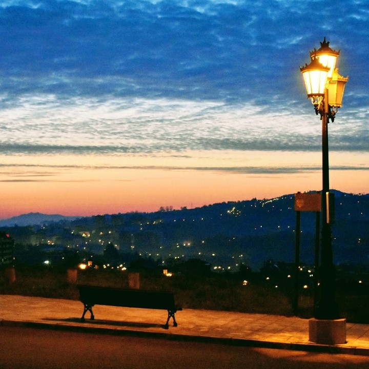 Calle con farola