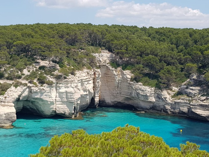 white stone with lague