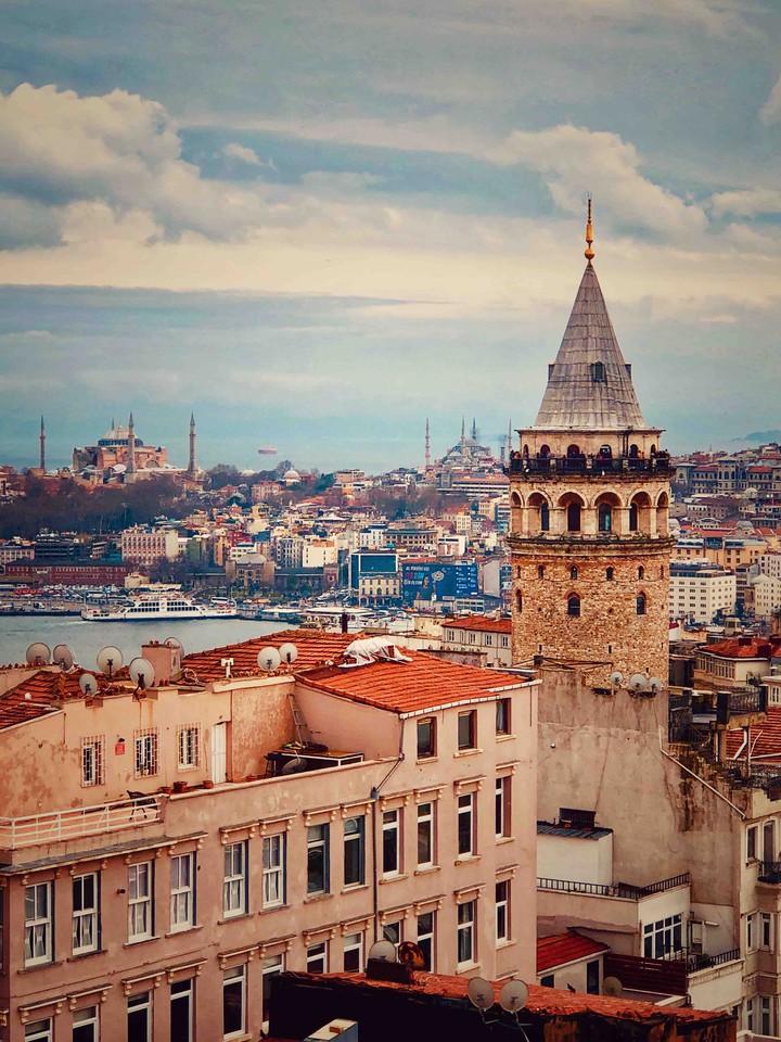 Galata Tower/برج غلطة في التركي