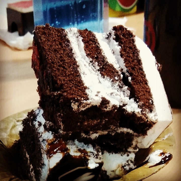 cake, choco chips