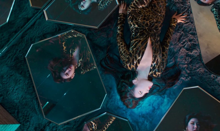 Korean singer Sunmi's tail album