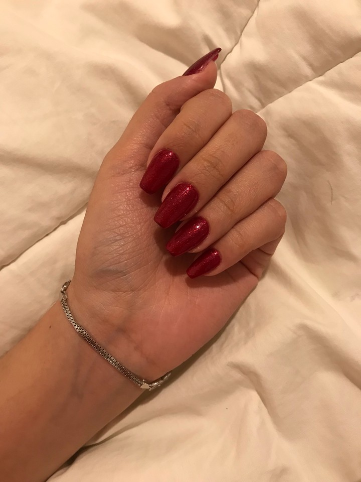 red nails