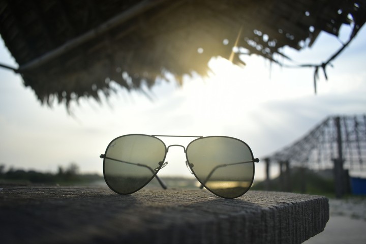 SUN GLASSE