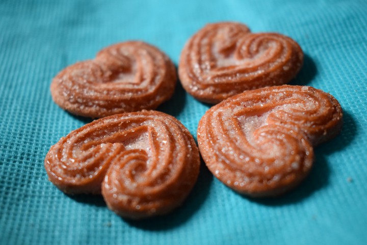 heart biscuit