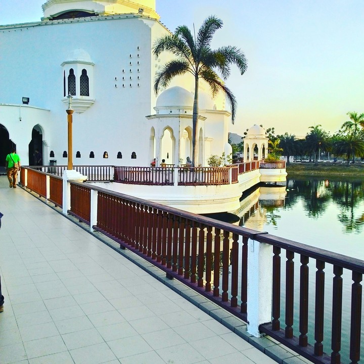 floating mosque