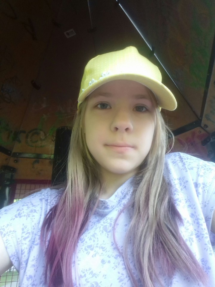 My real look dont laugh...x""3