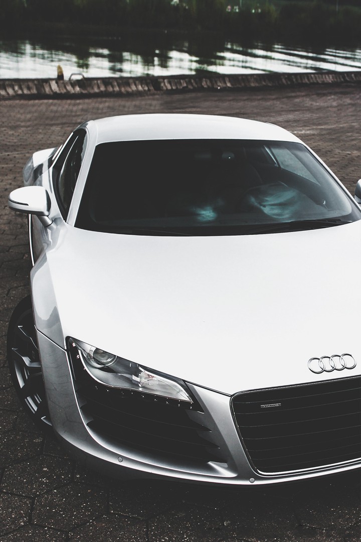 Audi R8 V8