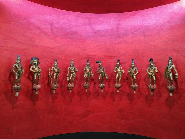 Folk of Statues