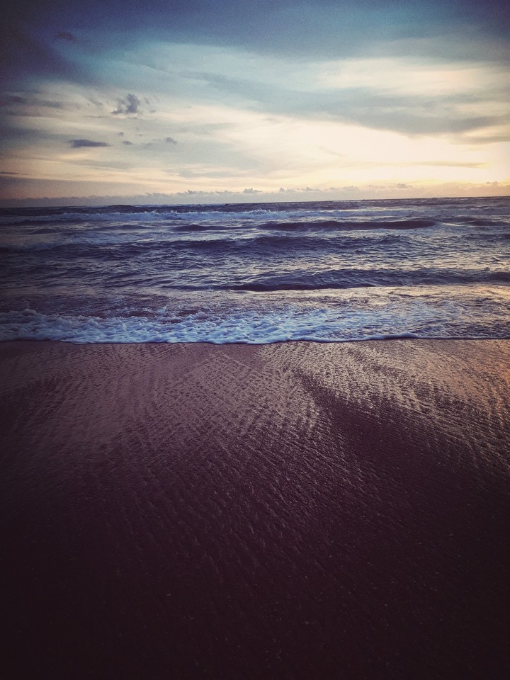 BEACH WAVES