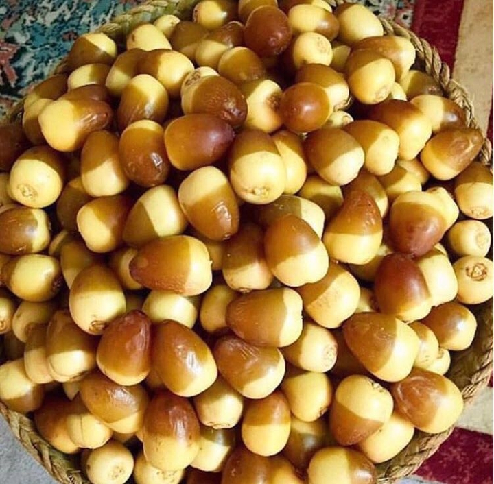 خرمای تازه و خوشمزه