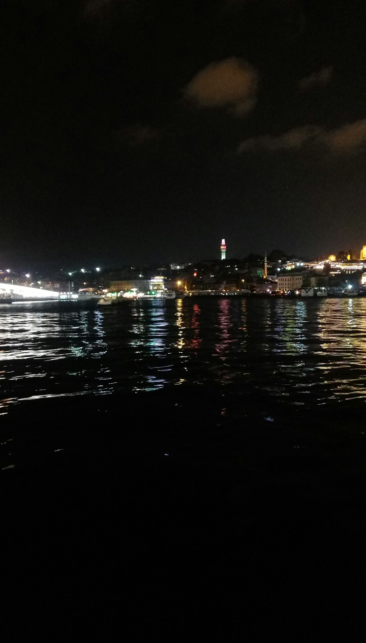 İstanbul Eminönü bakışı evening.