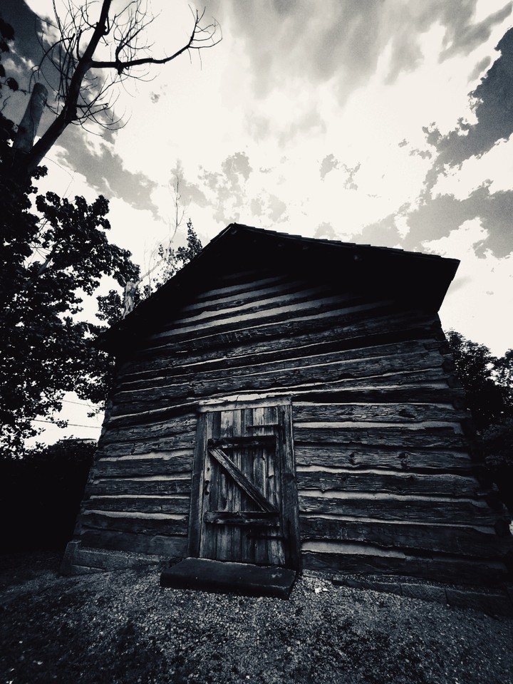 Cottage in Mono