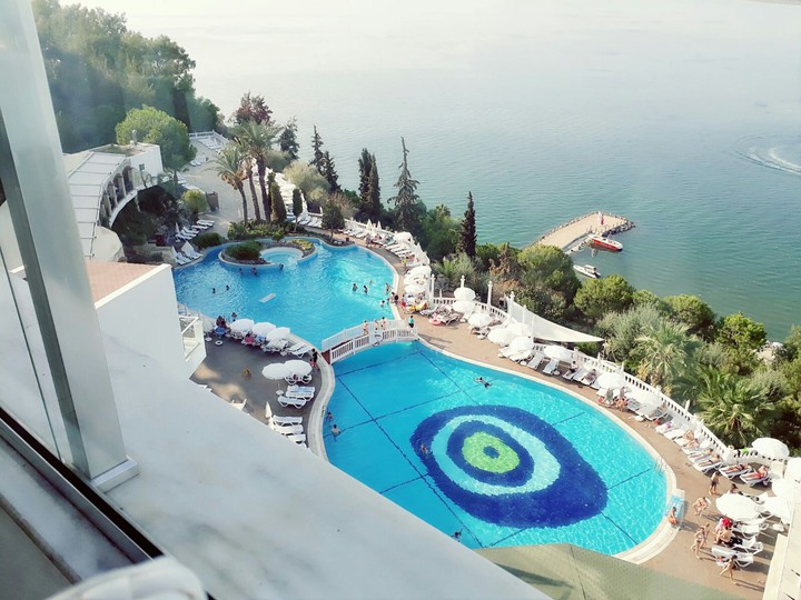 Otel Havuz Manzarası