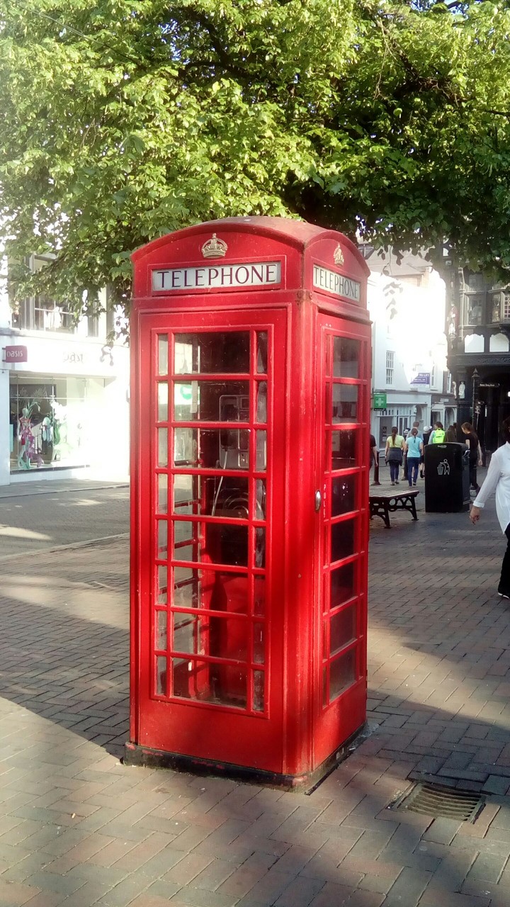 red telephone booth in London