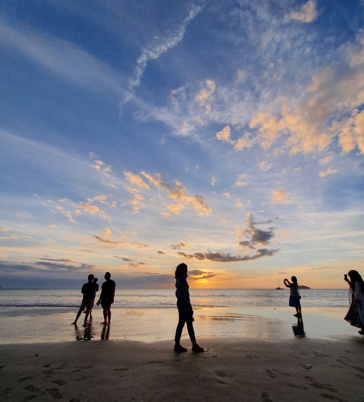 kotakinabalu tanjung aru beach